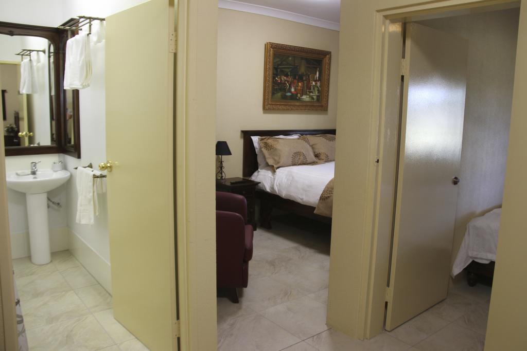 Overlander Homestead Motel Рома Стая снимка