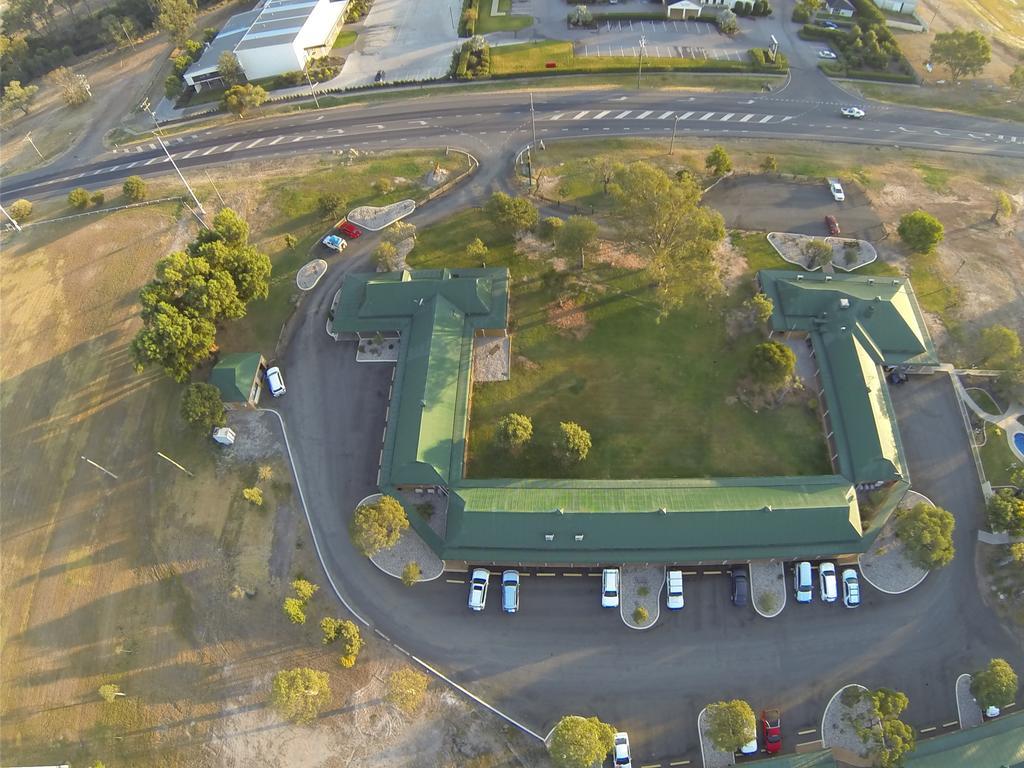 Overlander Homestead Motel Рома Екстериор снимка
