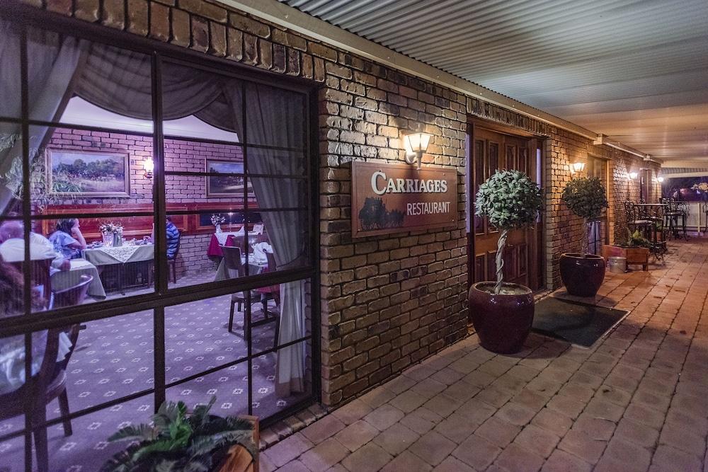 Overlander Homestead Motel Рома Екстериор снимка