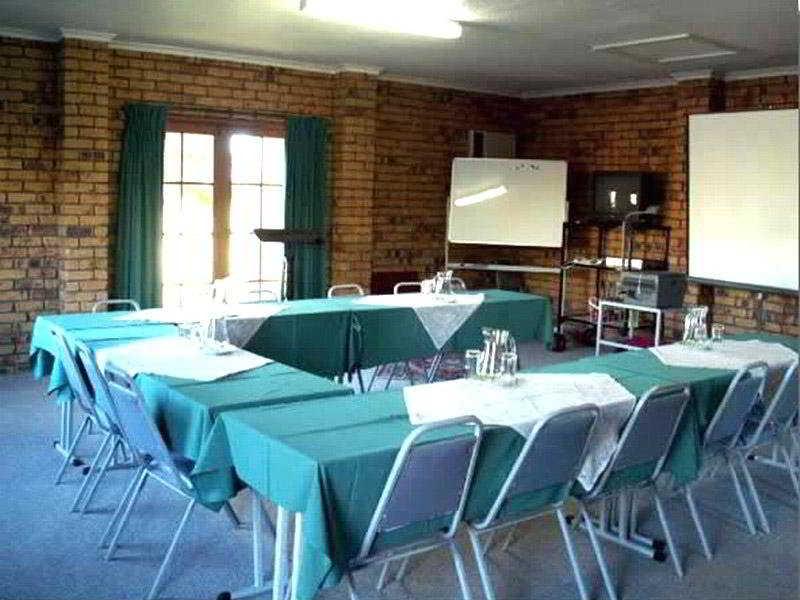 Overlander Homestead Motel Рома Съоръжения снимка