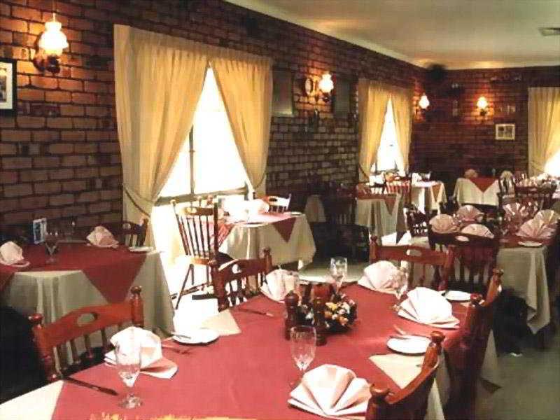 Overlander Homestead Motel Рома Екстериор снимка